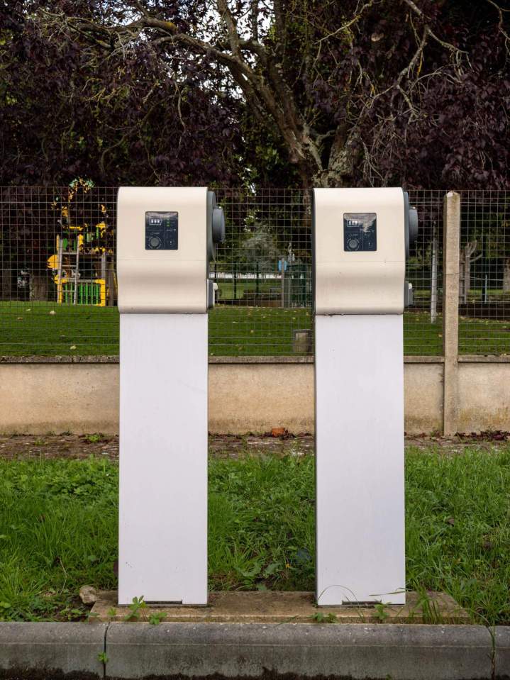 Des bornes de recharge pour les utilisateurs de véhicules électriques
