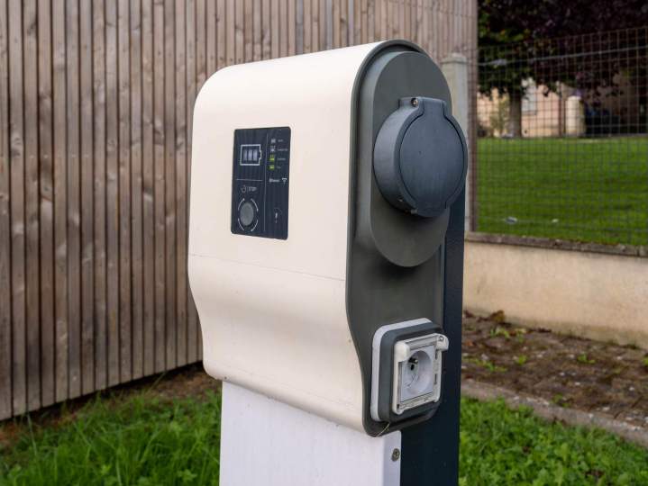 Pose borne voiture électrique Saint-Pierre-la-Bruyère